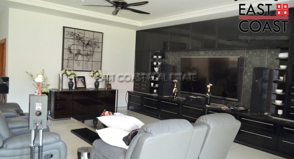 For sale 4 ベッドルーム house in Sattahip, Chonburi