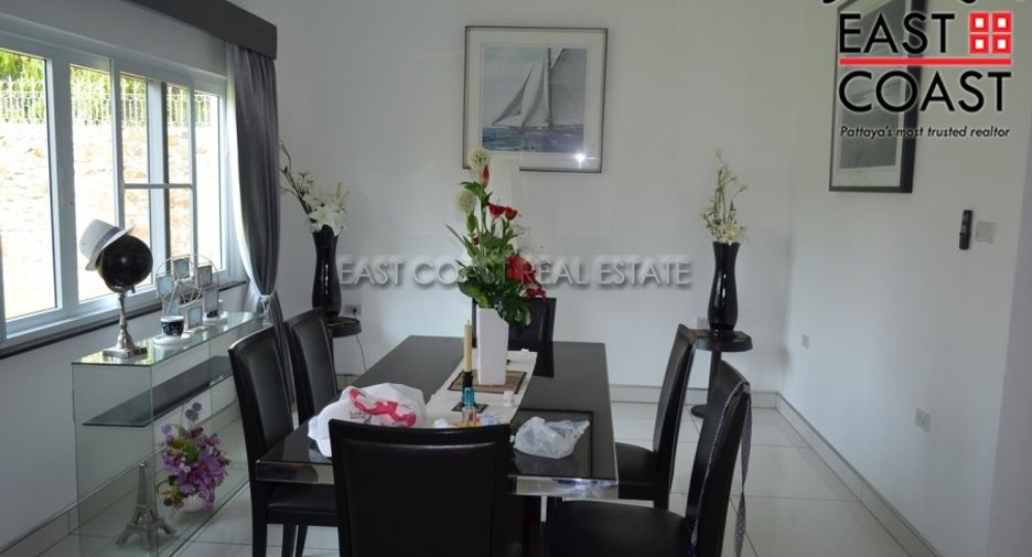For sale 4 ベッドルーム house in Sattahip, Chonburi
