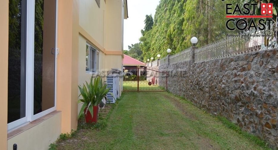 For sale 4 ベッドルーム house in Sattahip, Chonburi