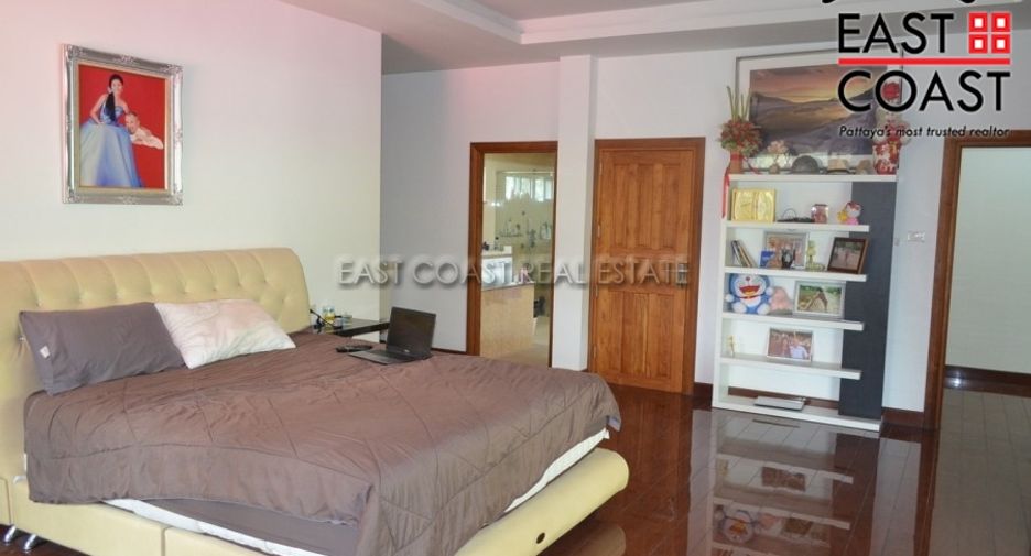 For sale 4 ベッドルーム house in Sattahip, Chonburi