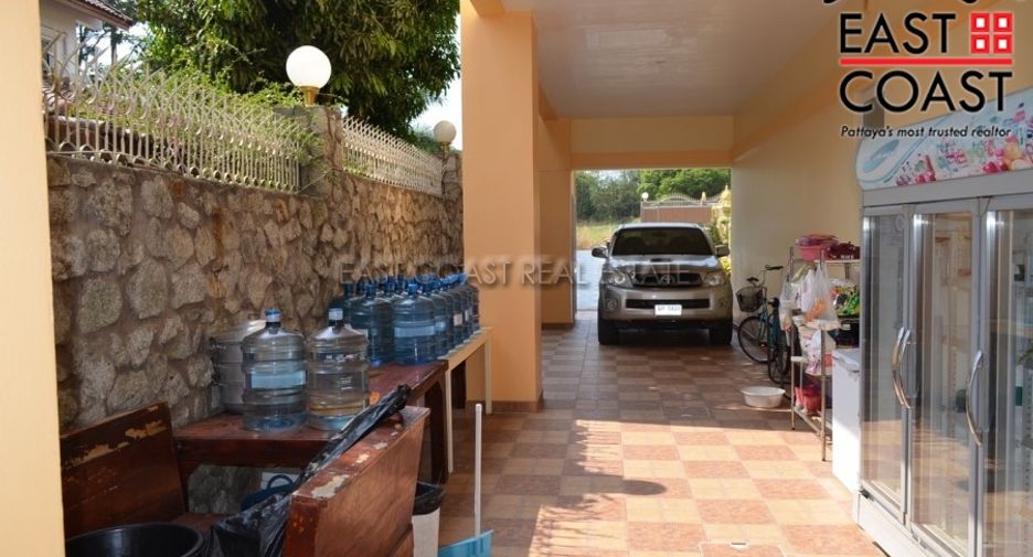 For sale 4 ベッドルーム house in Sattahip, Chonburi