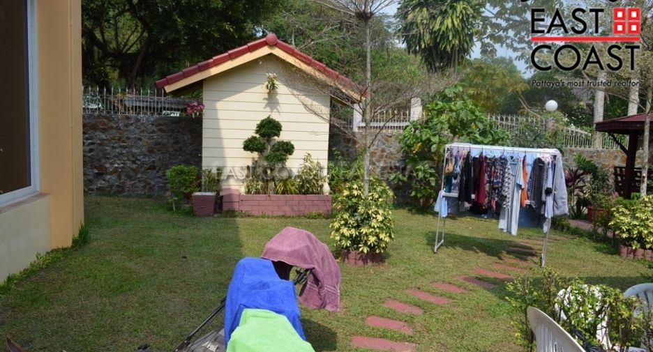For sale 4 ベッドルーム house in Sattahip, Chonburi