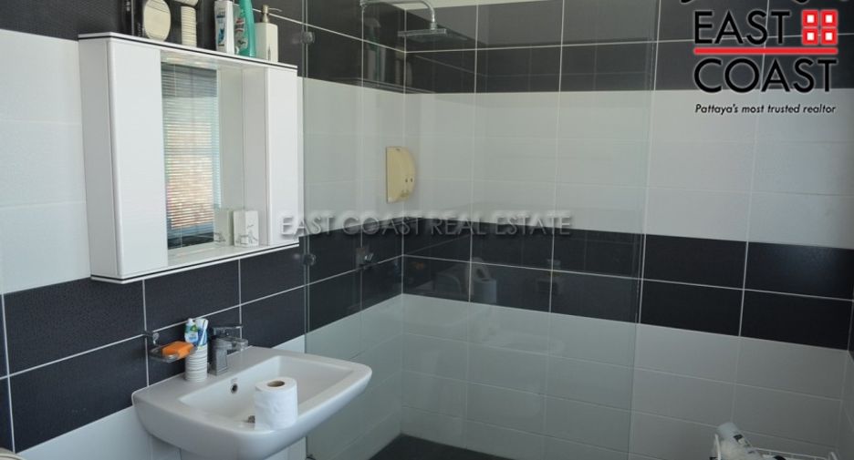 For sale 4 ベッドルーム house in Sattahip, Chonburi