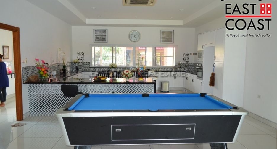 For sale 4 ベッドルーム house in Sattahip, Chonburi