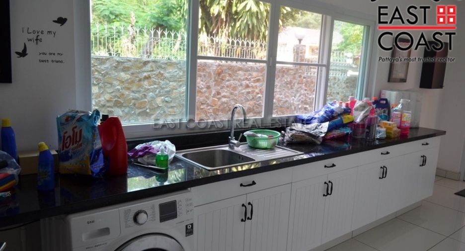 For sale 4 ベッドルーム house in Sattahip, Chonburi