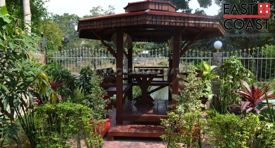 For sale 4 ベッドルーム house in Sattahip, Chonburi