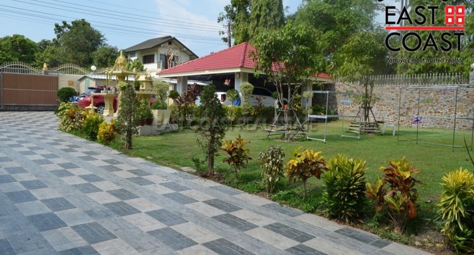 For sale 4 ベッドルーム house in Sattahip, Chonburi