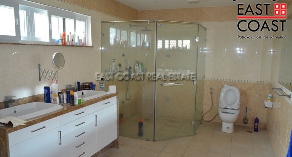 For sale 4 ベッドルーム house in Sattahip, Chonburi