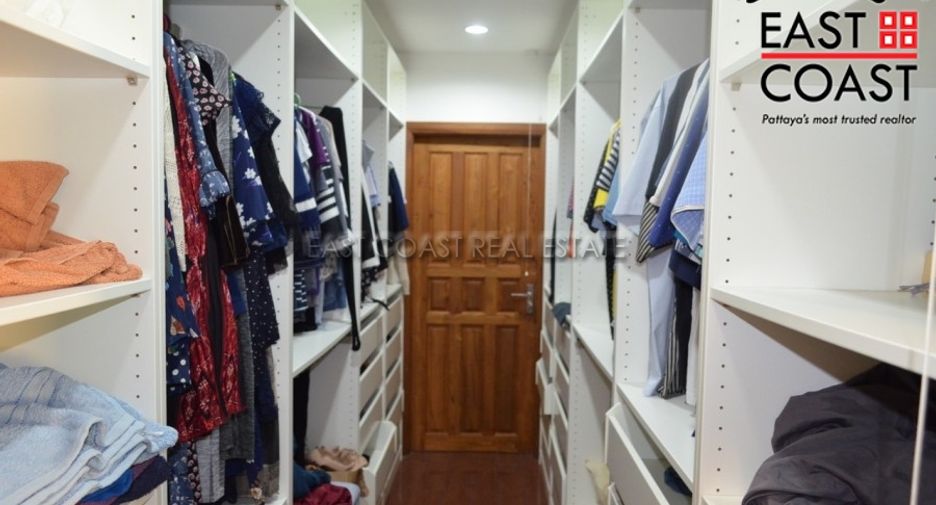 For sale 4 ベッドルーム house in Sattahip, Chonburi