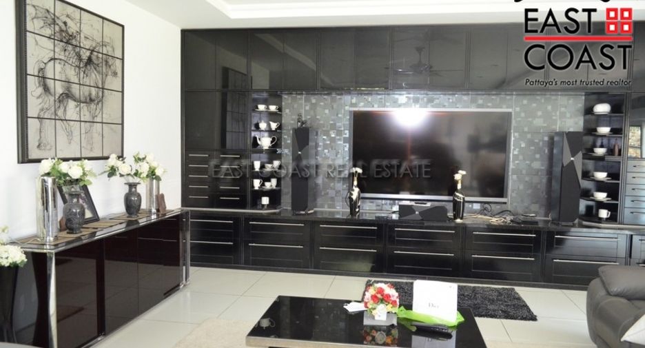 For sale 4 ベッドルーム house in Sattahip, Chonburi
