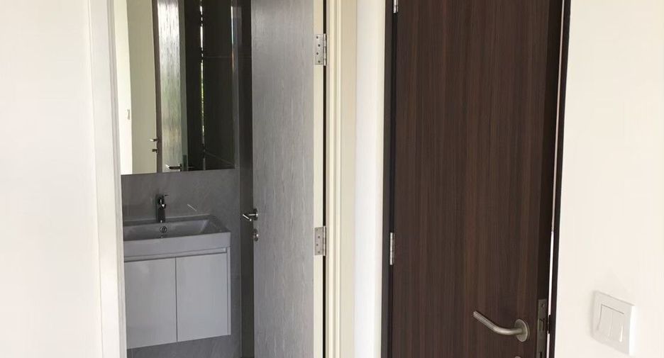 For sale 2 bed condo in Phaya Thai, Bangkok