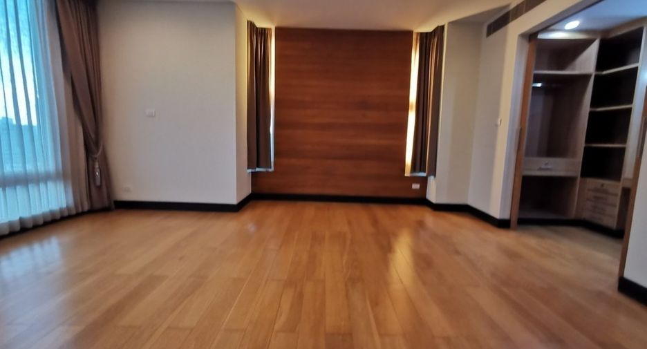 For rent 3 bedrooms condo in Pathum Wan, Bangkok