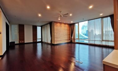 For rent 3 bedrooms condo in Pathum Wan, Bangkok