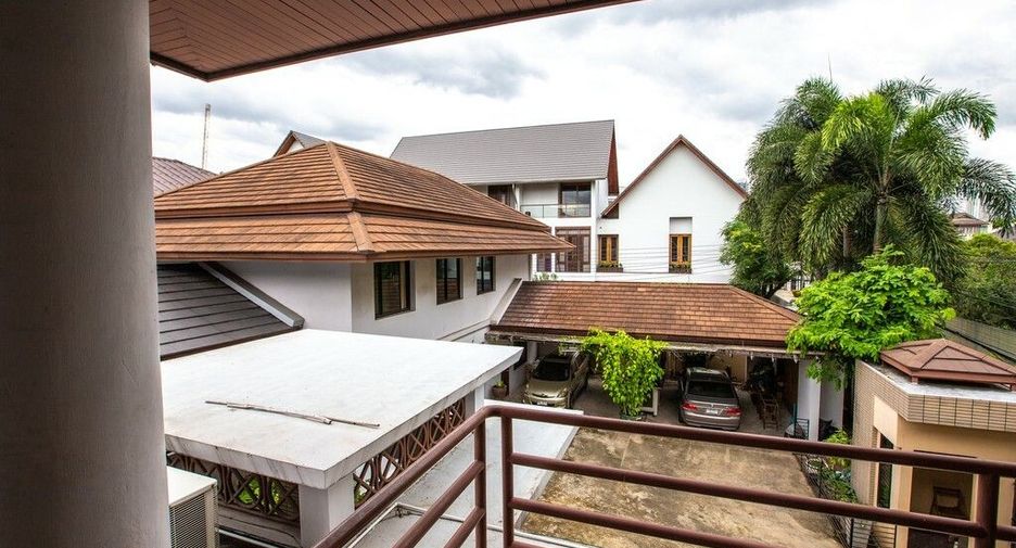 For sale 7 bed villa in Watthana, Bangkok