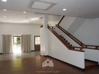 For rent 4 bed townhouse in Watthana, Bangkok
