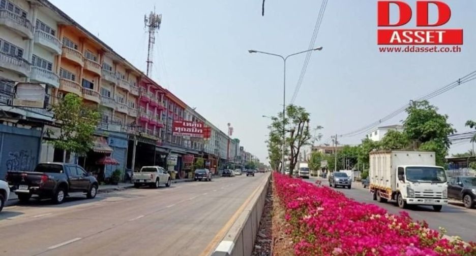 For sale 3 bed retail Space in Lam Luk Ka, Pathum Thani
