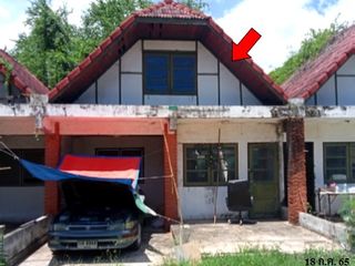Casa adosada en venta de 2 habitaciones en Tha Yang, Phetchaburi