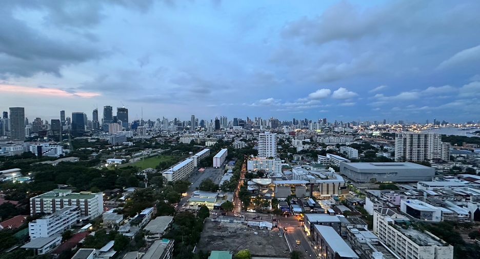 For sale 4 bed house in Sathon, Bangkok