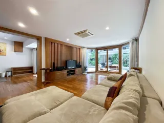 For sale 5 bed townhouse in Hua Hin, Prachuap Khiri Khan