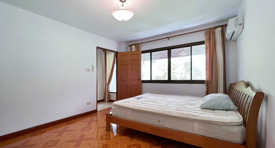 For sale 5 bed townhouse in Hua Hin, Prachuap Khiri Khan