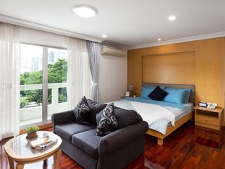 For rent 3 bed apartment in Watthana, Bangkok