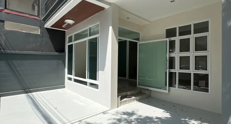 For rent 5 bedrooms office in Khlong Toei, Bangkok