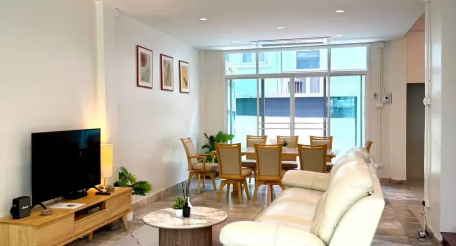 For rent 5 bedrooms office in Khlong Toei, Bangkok