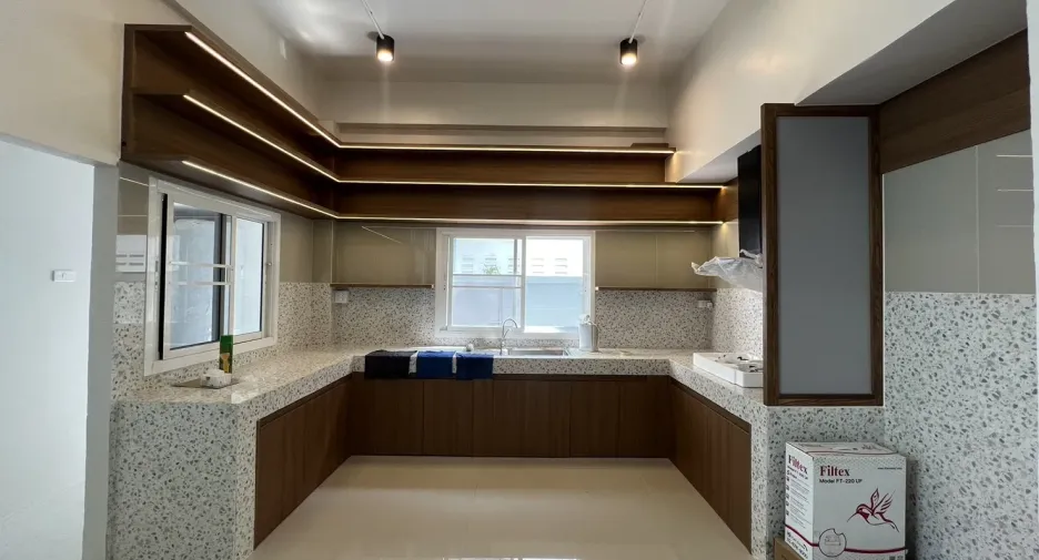 For rent 5 bedrooms office in Khlong Toei, Bangkok