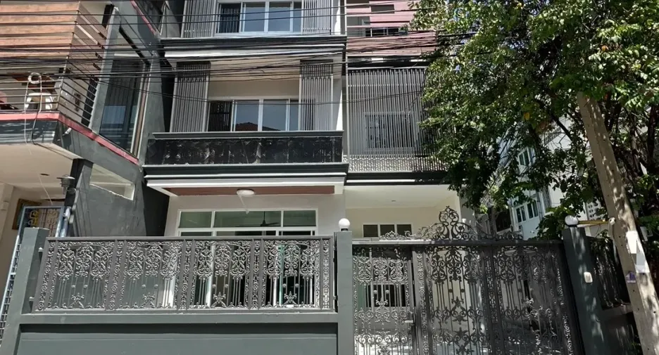 For rent 5 bedrooms office in Khlong Toei, Bangkok