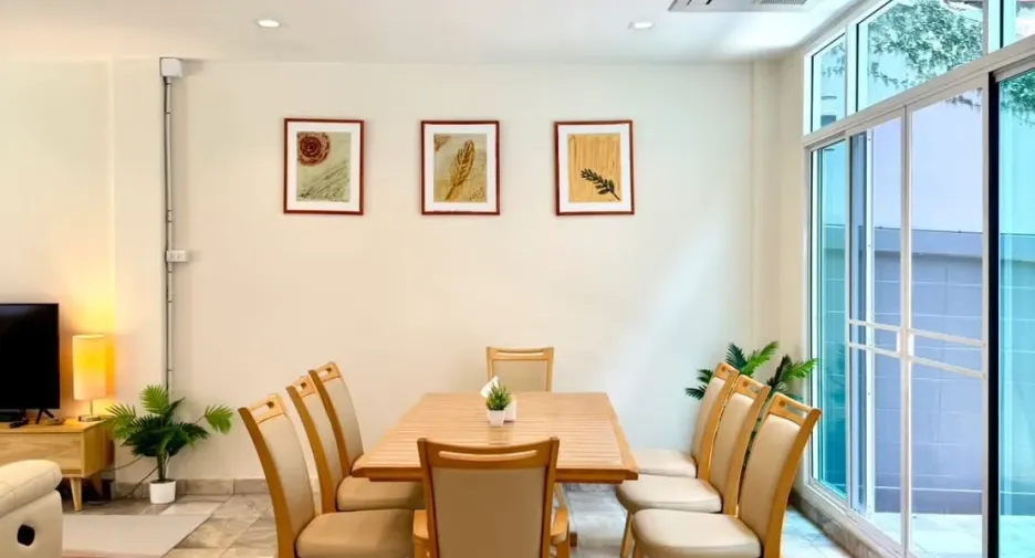 For rent 5 bedrooms office in Khlong Toei, Bangkok