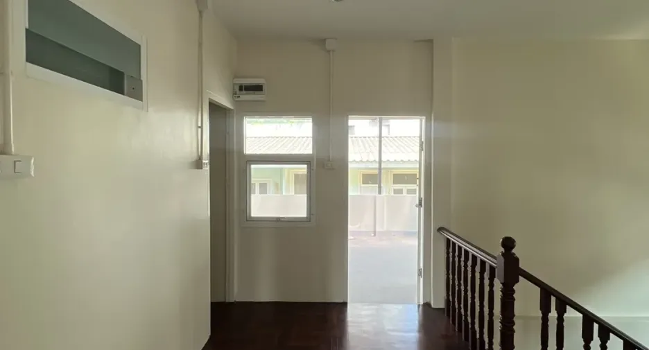 For rent 5 bedrooms office in Khlong Toei, Bangkok