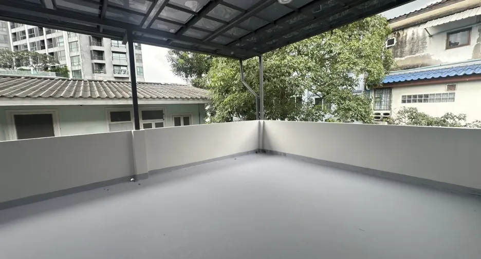 For rent 5 bedrooms office in Khlong Toei, Bangkok