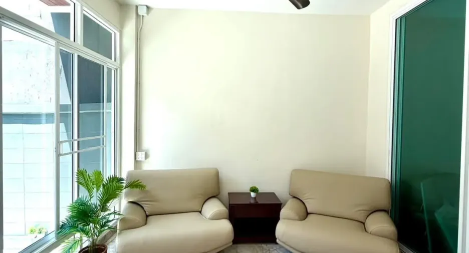 For rent 5 bedrooms office in Khlong Toei, Bangkok
