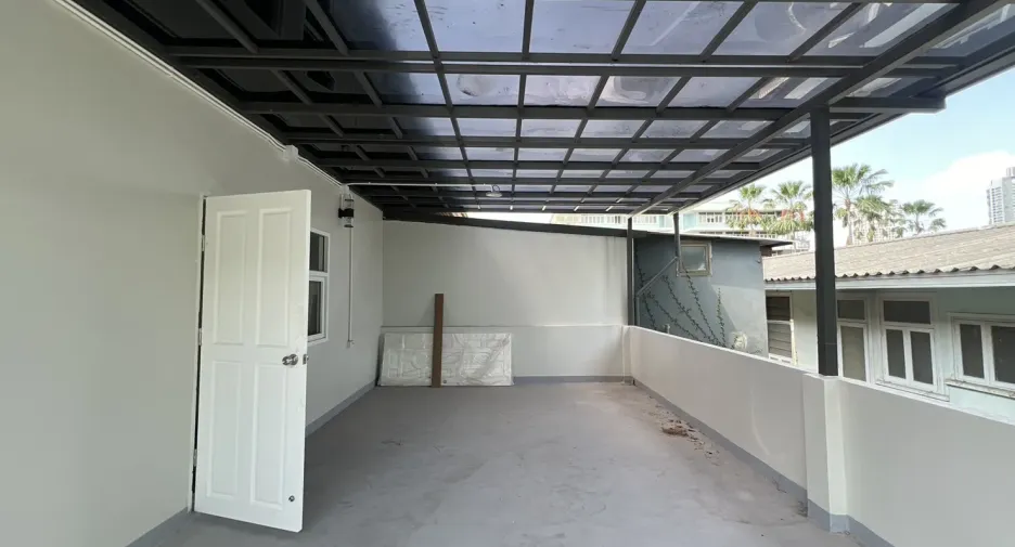 For rent 5 bedrooms office in Khlong Toei, Bangkok