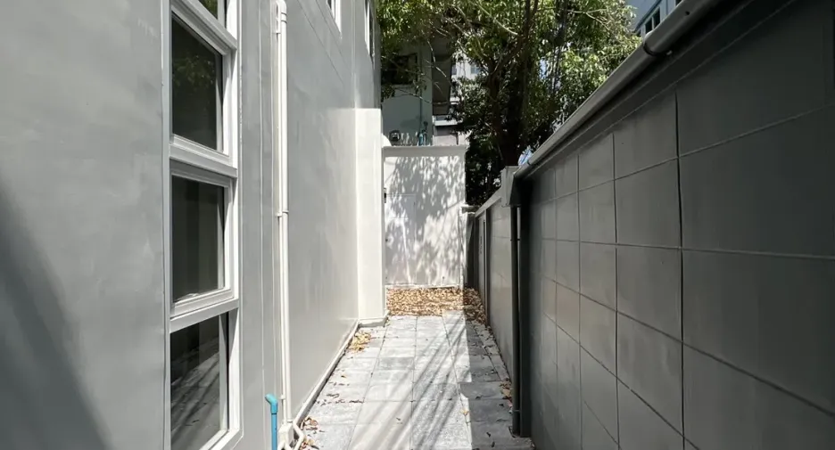 For rent 5 bedrooms office in Khlong Toei, Bangkok