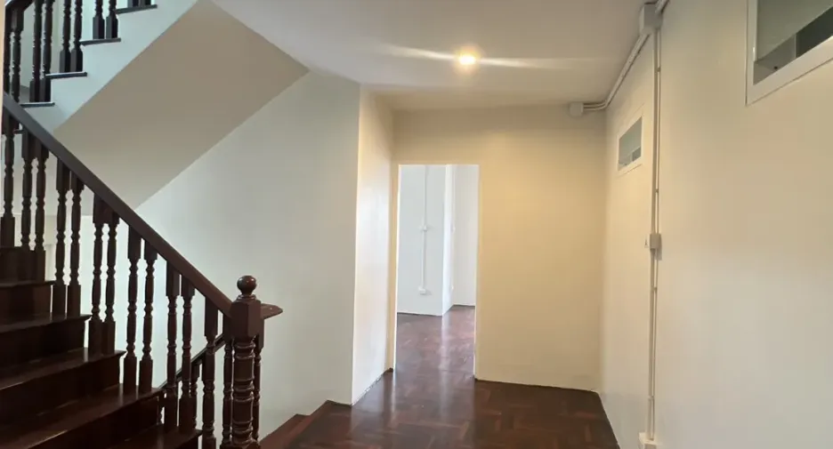 For rent 5 bedrooms office in Khlong Toei, Bangkok