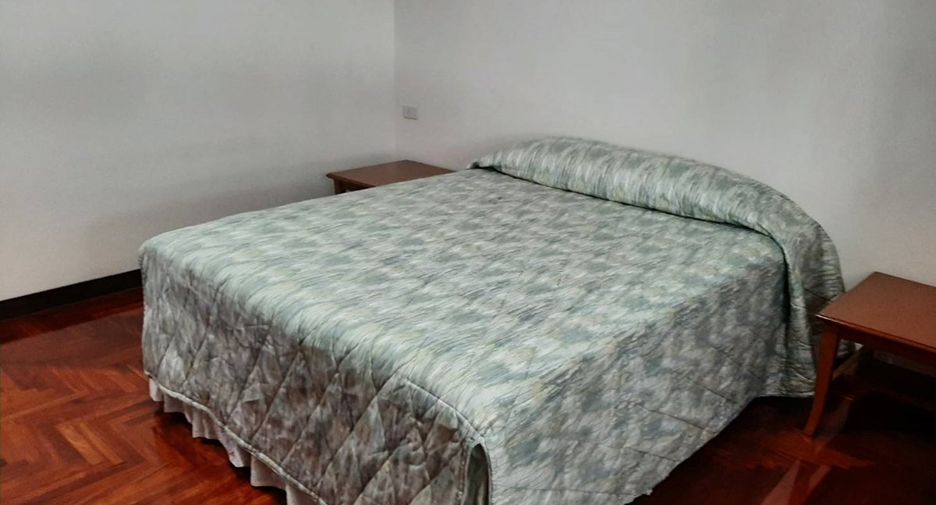 For rent 3 bedrooms condo in Khlong Toei, Bangkok