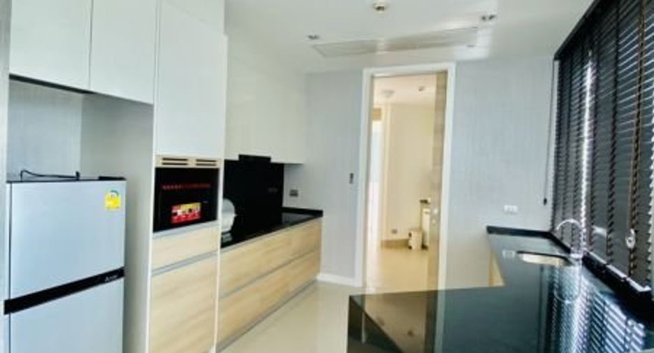 For rent 3 bedrooms condo in Bang Lamung, Chonburi