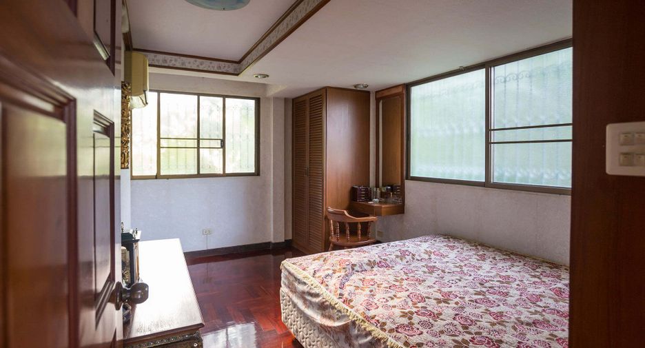 For sale 3 bed villa in Phasi Charoen, Bangkok