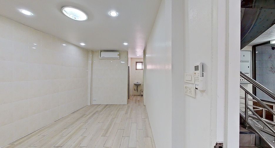 For rent 13 bed townhouse in Khlong Toei, Bangkok