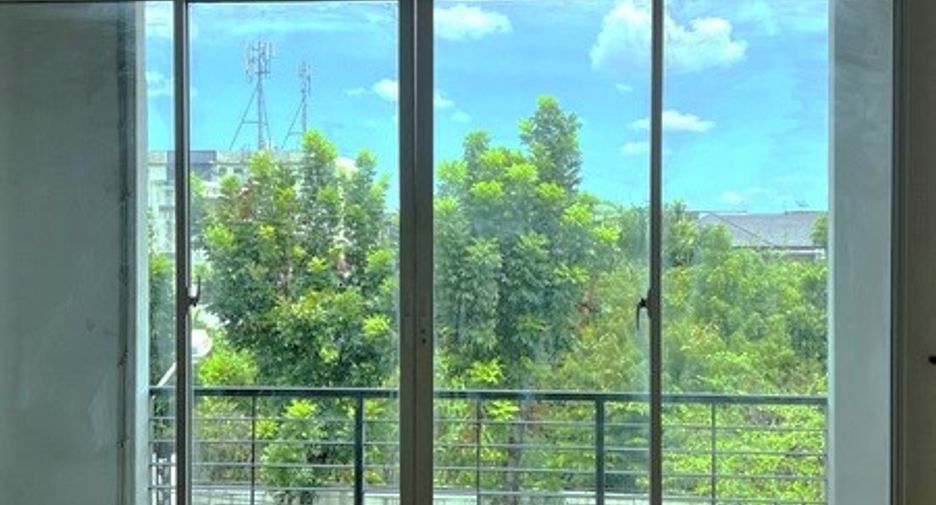 For sale 3 bedrooms townhouse in Wang Thonglang, Bangkok