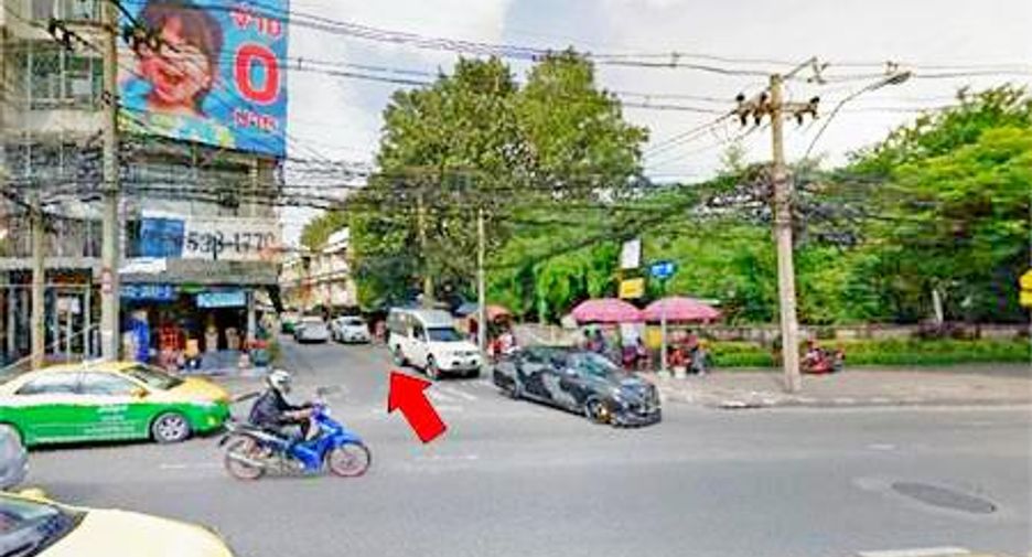 For sale 3 bedrooms townhouse in Wang Thonglang, Bangkok