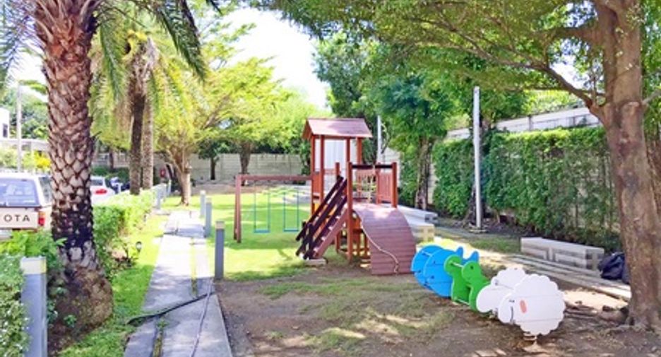 For sale 3 bedrooms townhouse in Wang Thonglang, Bangkok