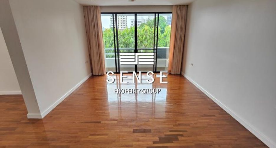 For rent 5 bedrooms house in Khlong Toei, Bangkok