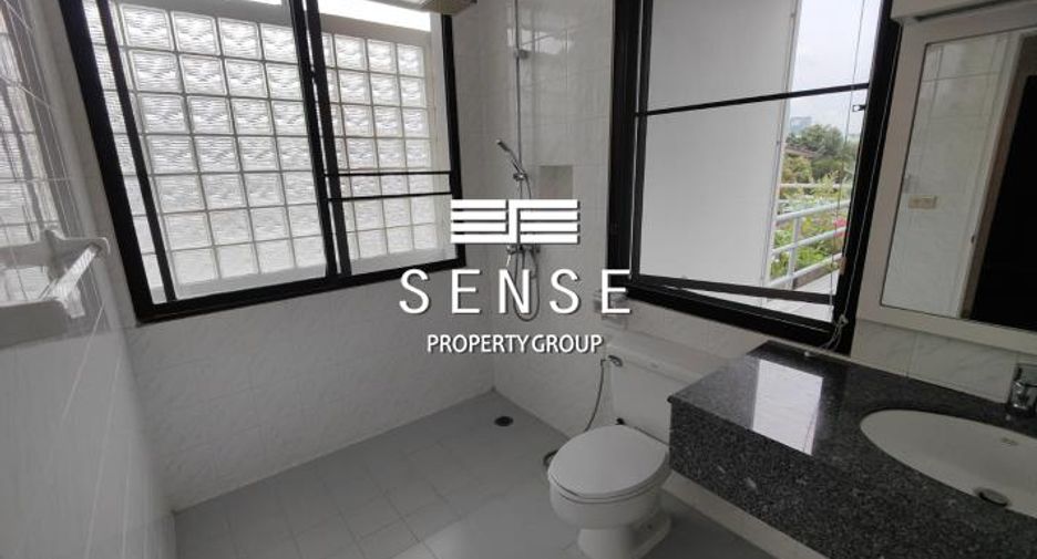 For rent 5 bedrooms house in Khlong Toei, Bangkok