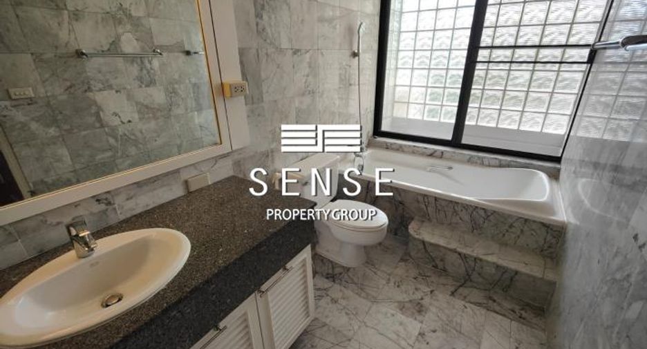 For rent 5 bedrooms house in Khlong Toei, Bangkok