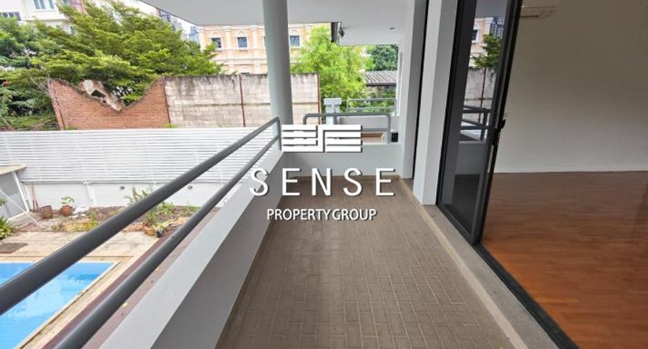 For rent 5 bedrooms house in Khlong Toei, Bangkok