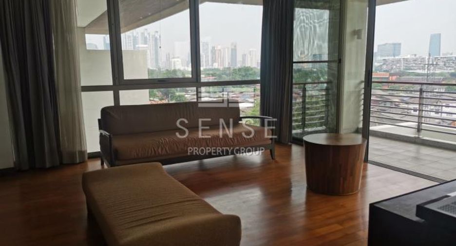 For rent 2 bedrooms condo in Pathum Wan, Bangkok
