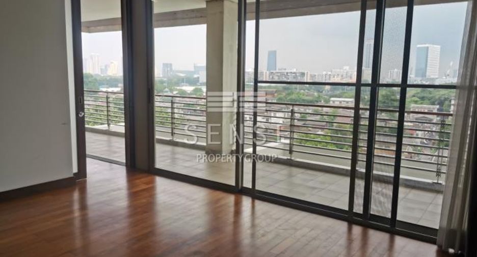 For rent 2 bedrooms condo in Pathum Wan, Bangkok