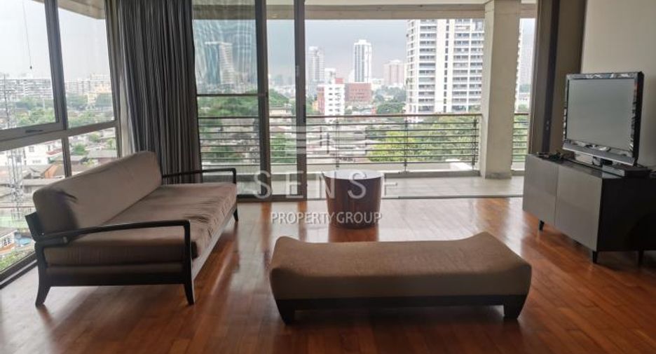 For rent 2 bedrooms condo in Pathum Wan, Bangkok